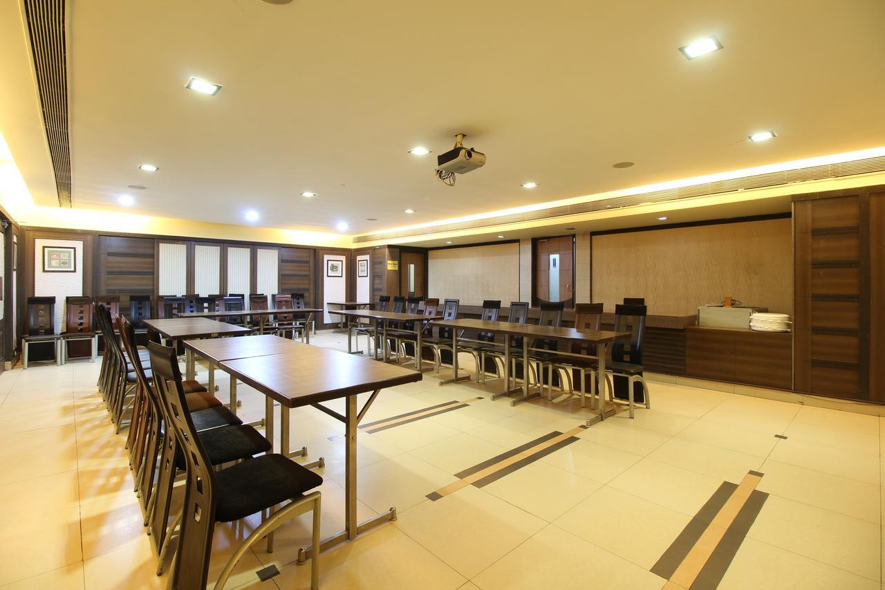 Hotel Gurukripa Daman Exterior photo