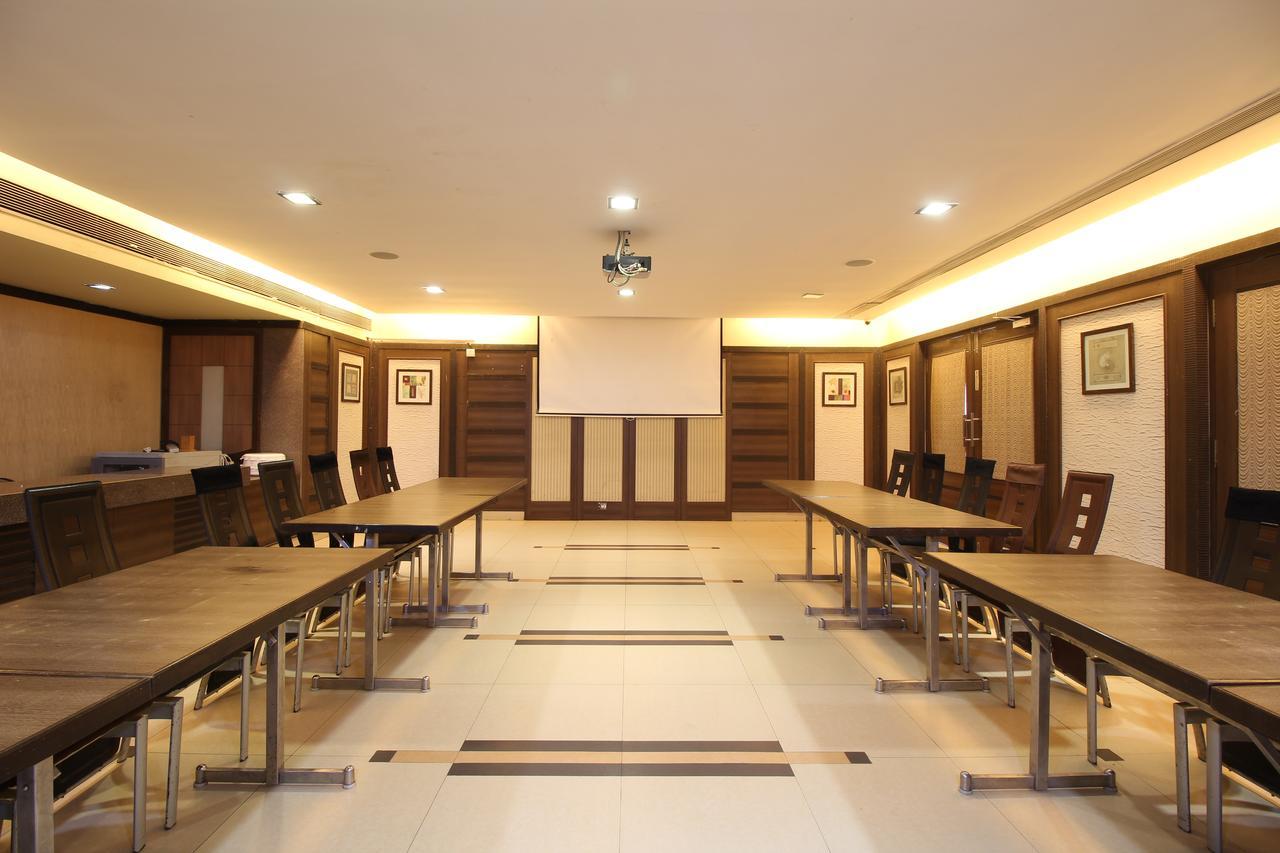 Hotel Gurukripa Daman Exterior photo